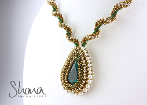 Droplet Necklace in green (2023)